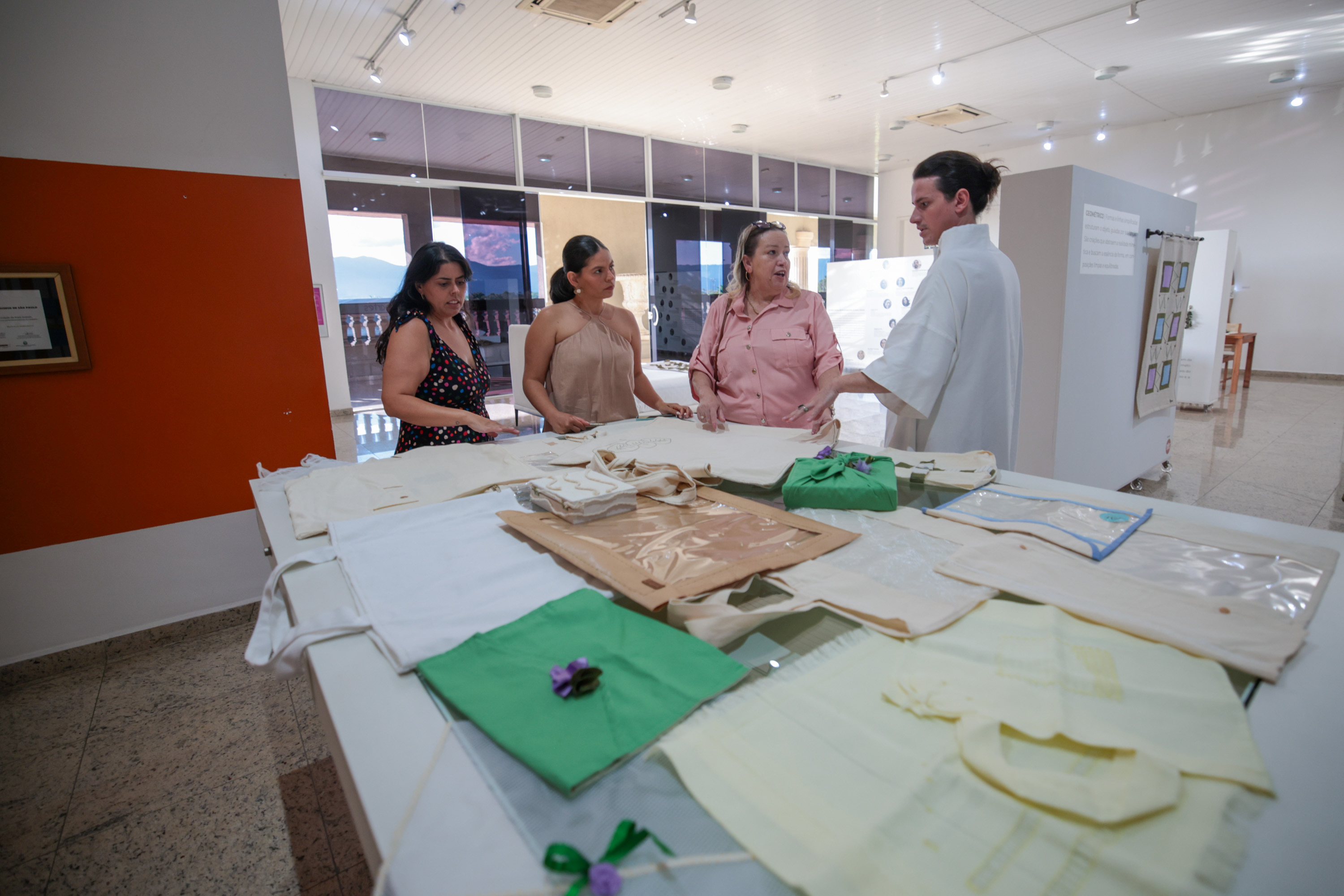 Antes da CasaCor, as peças foram expostas no Palácio das Artes, após mentoria com Gabriel. Fotos: Fred Casagrande/Arquivo
