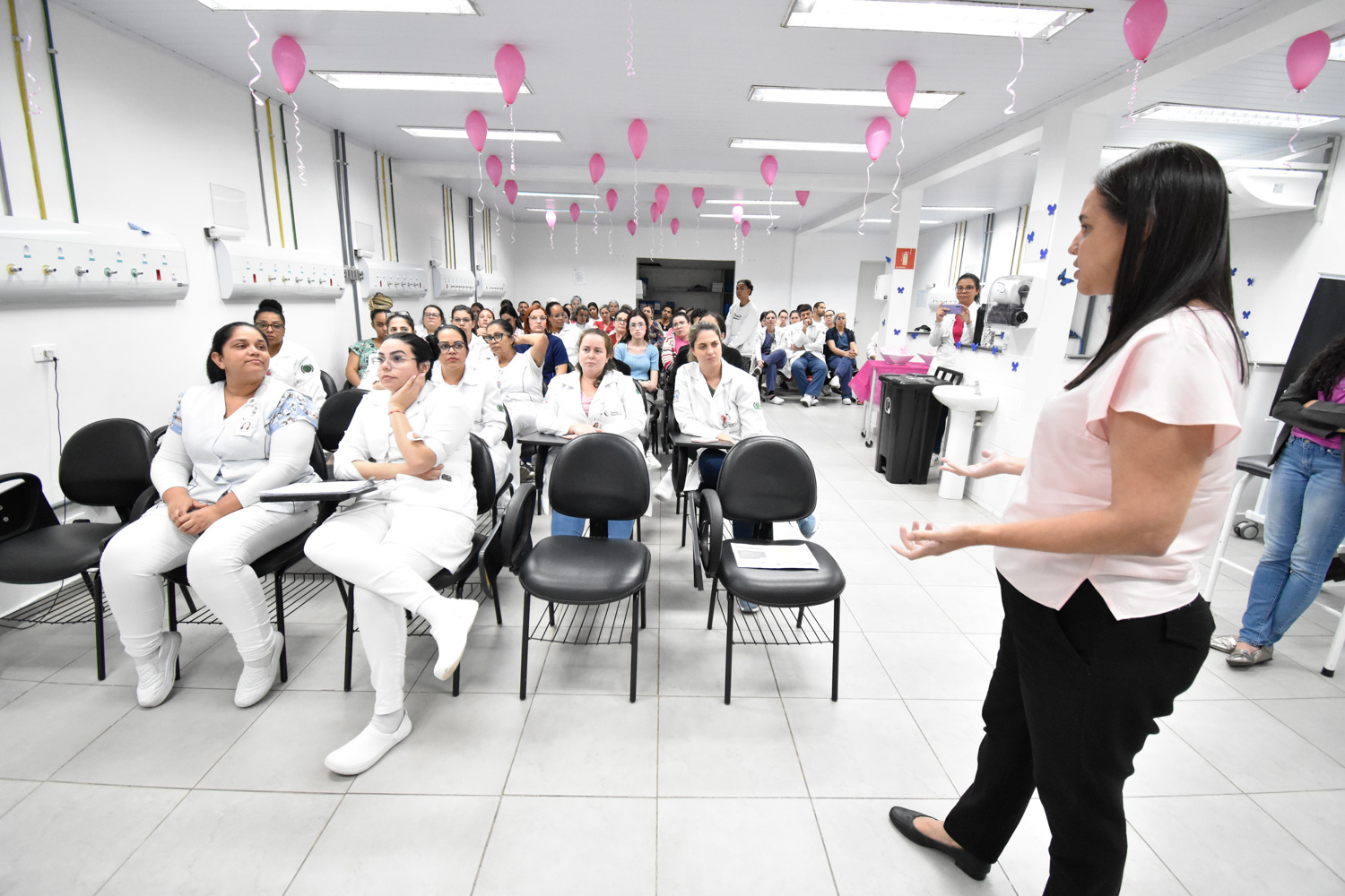 O encontro tratou sobre os perigos do câncer de mama e detalhou a importância da prevenção. Fotos Amauri Pinilha/Prefeitura de Praia Grande